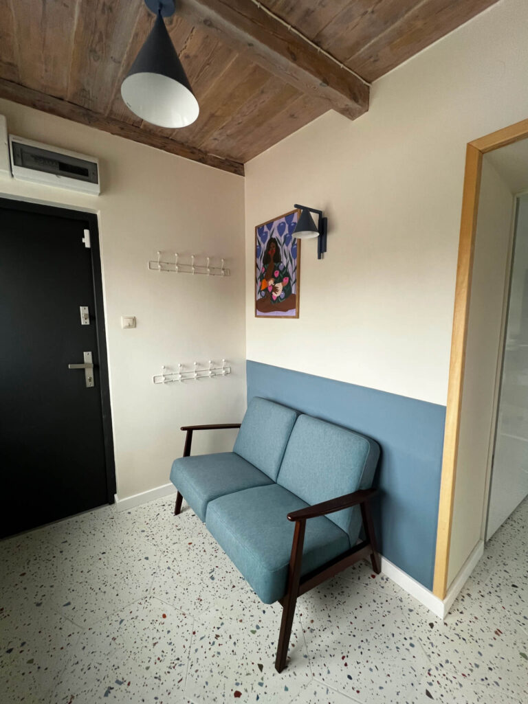 Wnętrze gabinetu pediatrycznego - poczekalnia